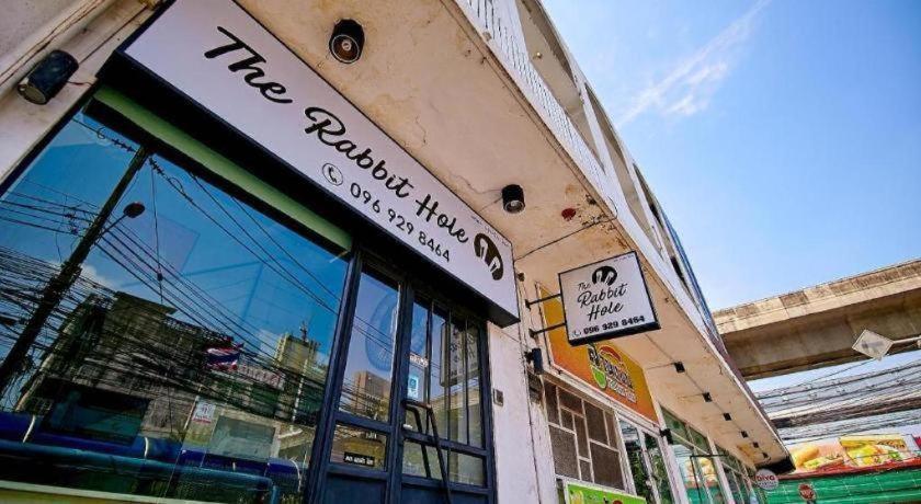 The Rabbit'S Hole Hostel Bangkok Exterior foto